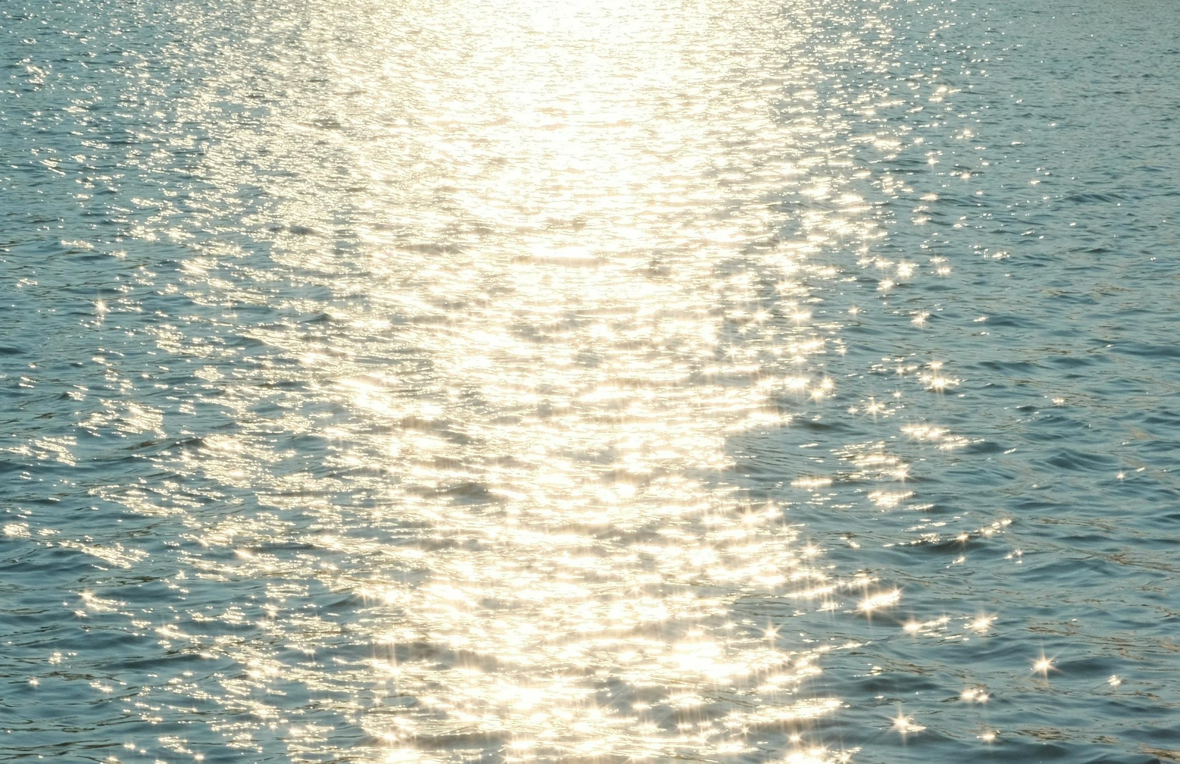 Cropped sparkly water